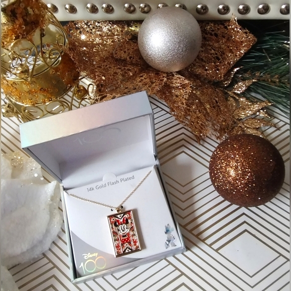 New in Box Disney Minnie Mouse Face Card Necklace - Picture 7 of 12